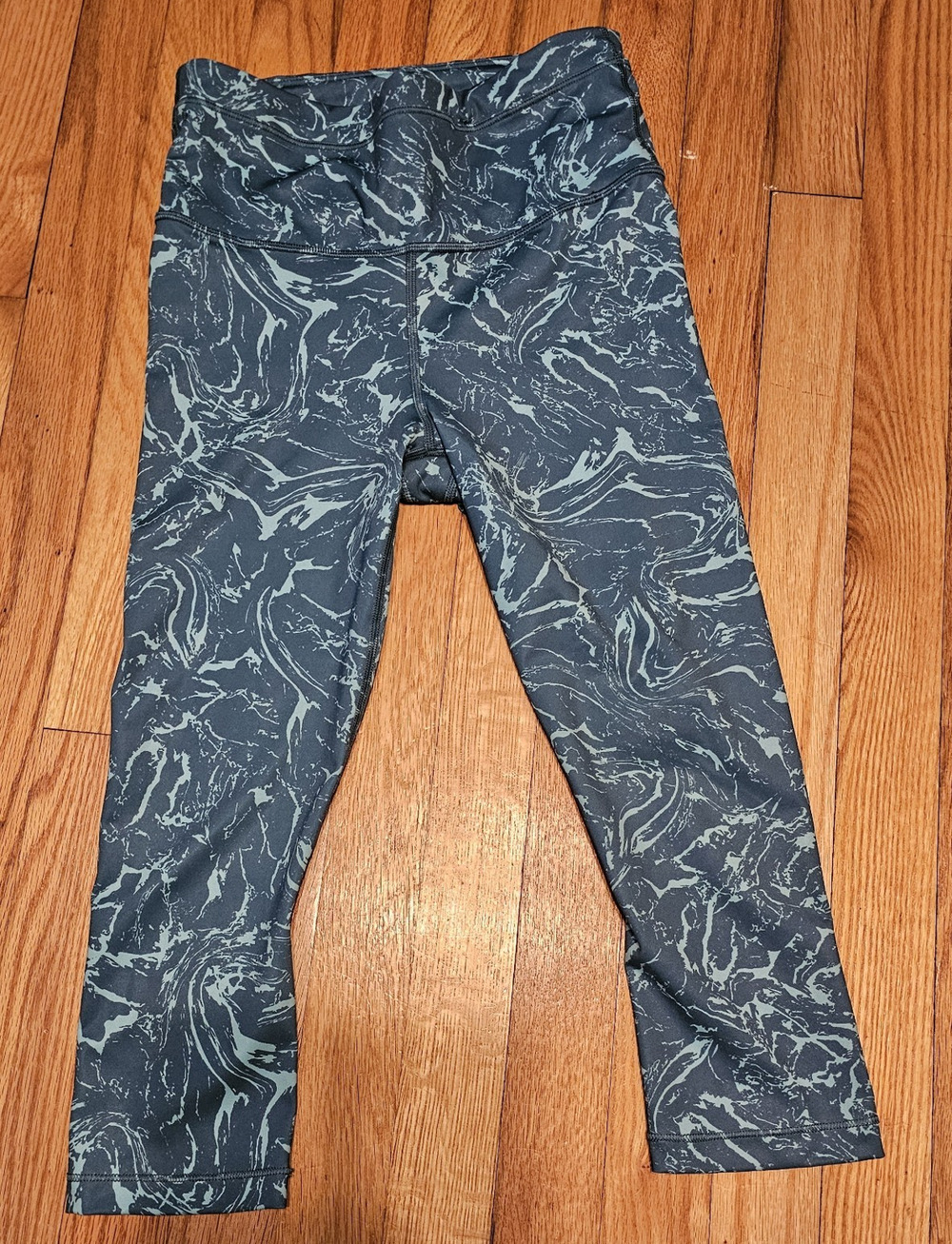 Athleta Accelerate 3/4 Crop Leggings Gray Abstract Print S Pull-On Stretch Yoga